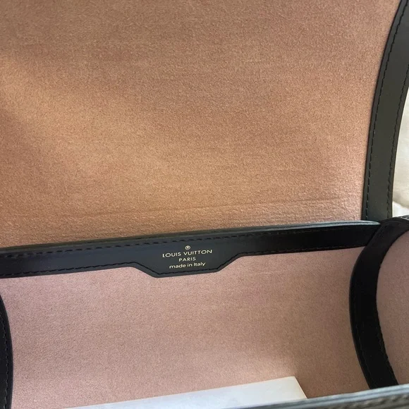 Louis Vuitton Black and Gold Epi Papillon Crossbody - Picture 7 of 10